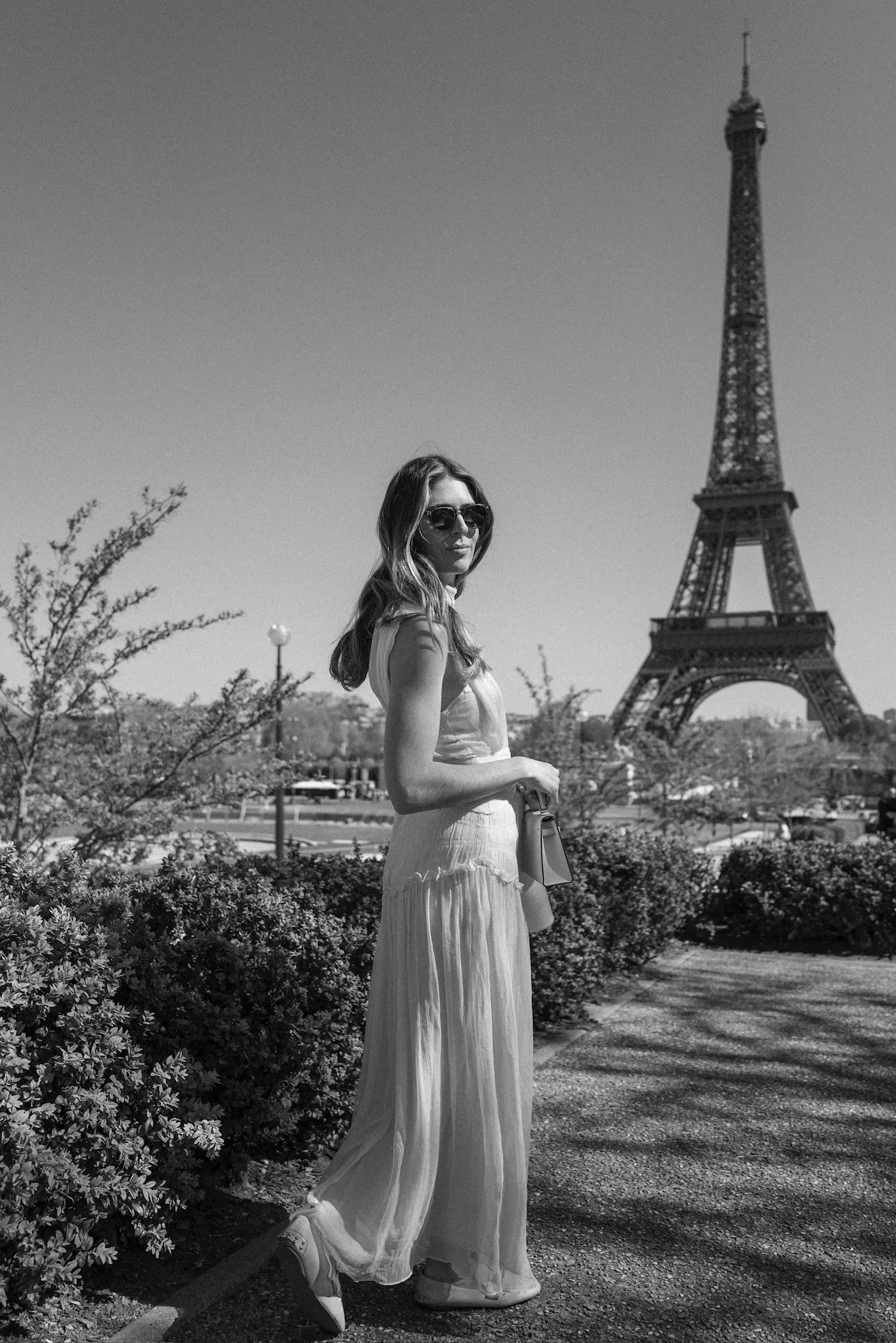 Bride Liz smiling with effortless waves and natural glowing makeup created by Mandy Dorian in Paris